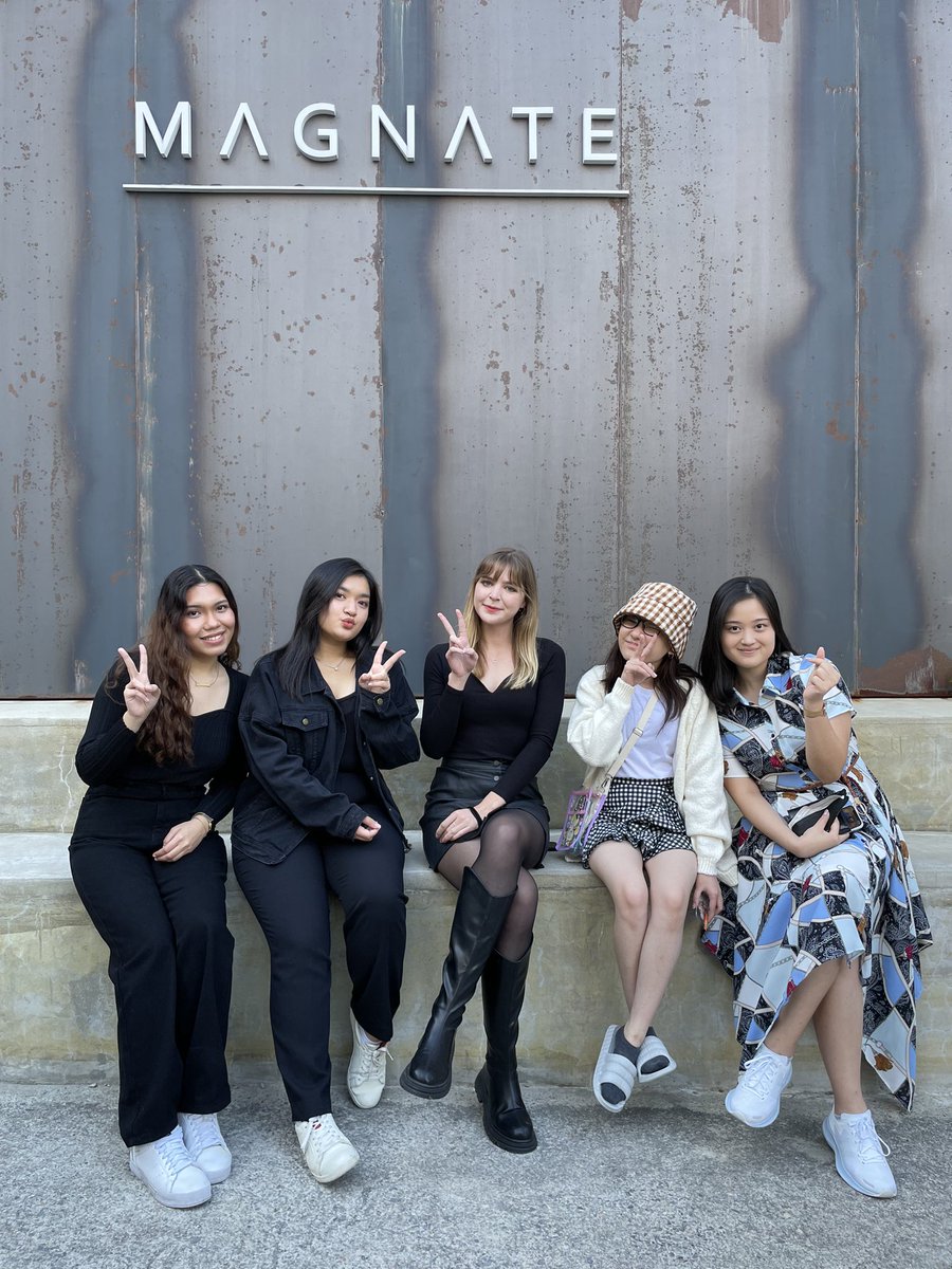 MI7KROKOSMOS's tweet photo. lil throwback pics with army besties for army day 💜 https://t.co/dOzZYjljmP