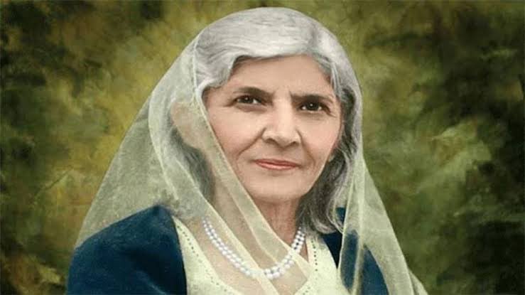 ShoaibSiddiqui_'s tweet photo. مادرِ ملت محترمہ فاطمہ جناح کےیومِ وفات پرخراجِ عقیدت پیش کرتاہوں۔ 

انھوں نے قائداعظم کے ساتھ اپنی طویل رفاقت میں برادرانہ محبت،خلوص،نگرانی، تیمارداری اورسیاسی مشاورت کاحق اداکیا۔ 

تحریکِ پاکستان کےلئے انکی جدوجہد رہتی دنیا تک یاد رکھی جائےگی الله پاک انکے درجات بلند فرمائے آمین