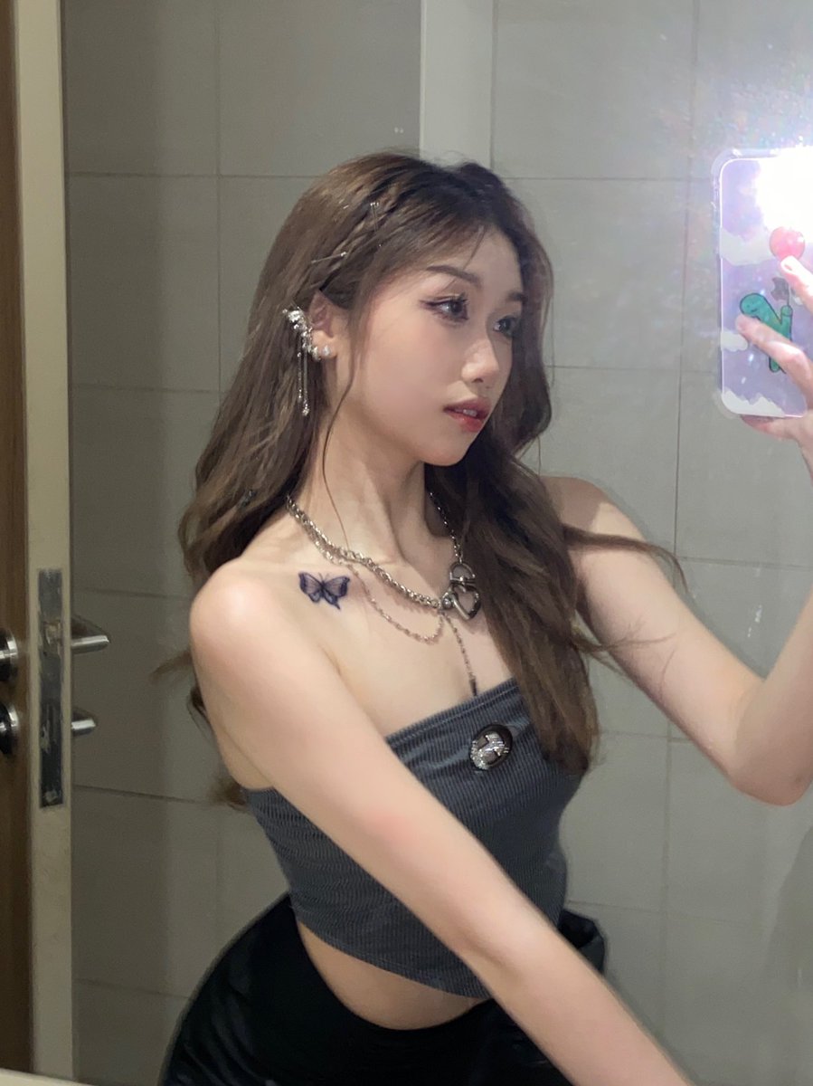 crystabel_'s tweet photo. 🖤🖤 https://t.co/DP3YBCAbN5