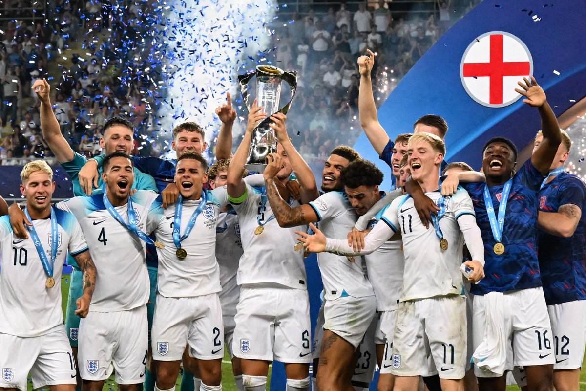 Devid55993596's tweet photo. RT @PLYouth: Made in the #PL 🤩

A selection of @England's #U21EURO winning stars through the years

🧵 THREAD 🧵 https://t.co/wwDuHXcKz1