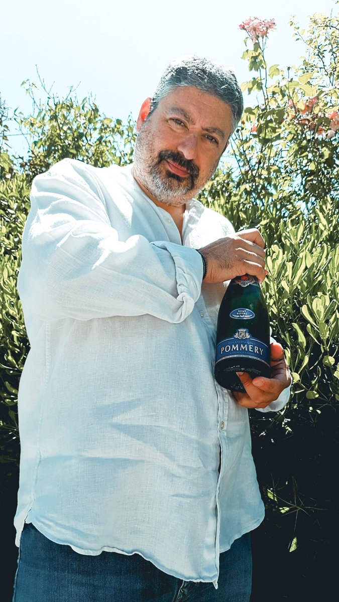 luigichiera's tweet photo. What do I choose today?
2ยฐ #Whint (Wine Hint ๐๐)
๐พ Champagne Brut Royal
๐น๏ธ Pommery
#champagne #sparklingwine #brut #reims #champagnelovers https://t.co/4NY0JpNi7i