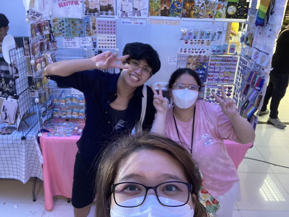GirlwithRibbon's tweet photo. that’s a wrap for #POTAQC2023 !!
as an artist/exhibitor, i’ve never felt more loved by event organizers. this event had the BEST VIBES. 💖💖💖
next time ulit, mga ka-PotA!! ✨✨✨ https://t.co/SkWM1TNMwA