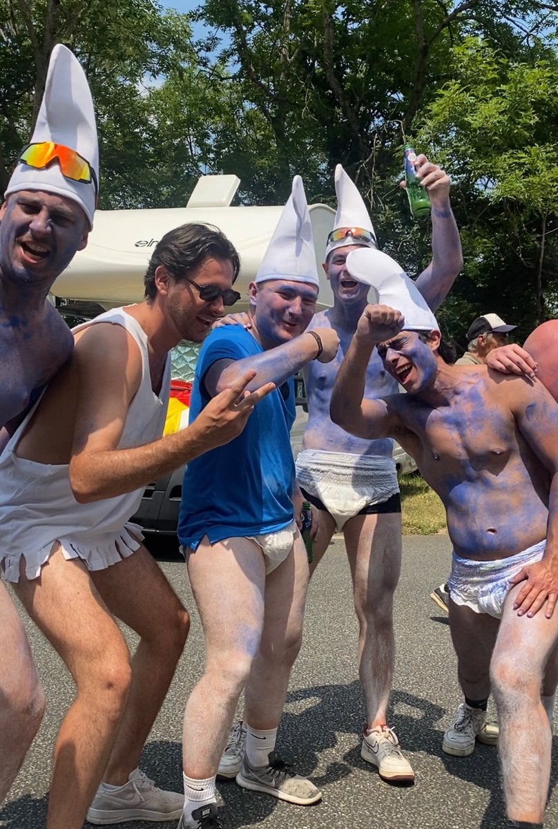 EuroHoody's tweet photo. Some local fauna spotted on climb to Puy de Dome #tdf2033 https://t.co/fKH2Xz85y3