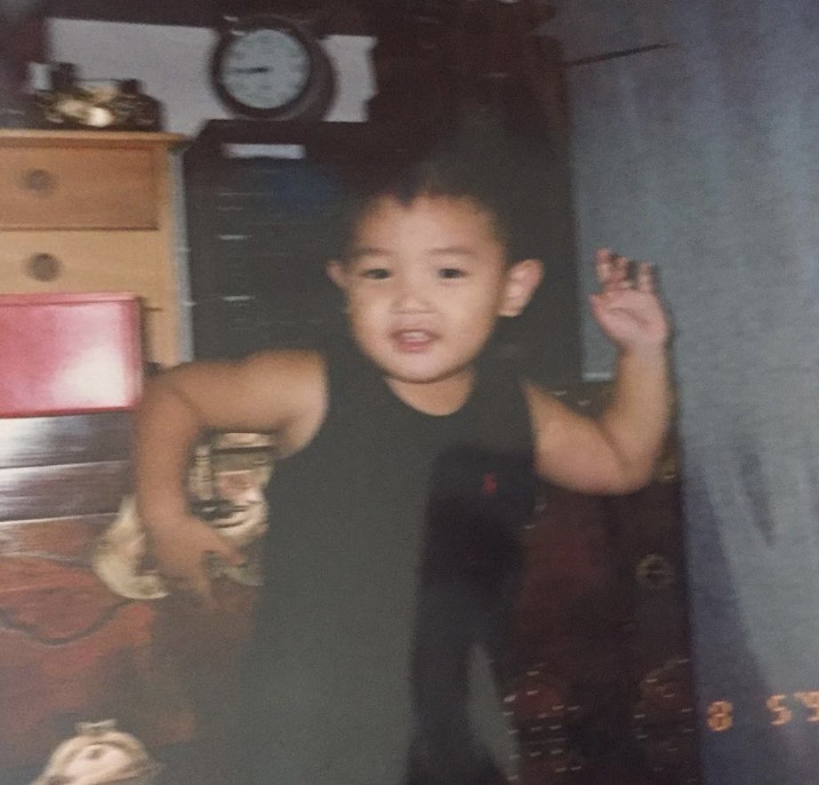 thelongflight's tweet photo. taeyong recreated his childhood photo 🥹 https://t.co/vihA4zGpRM