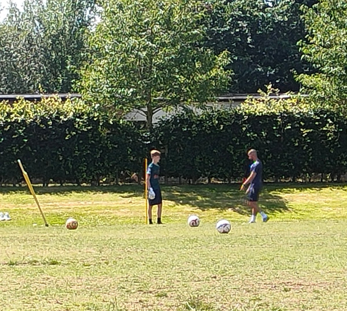 TRACYBEADLES's tweet photo. Pre-season ready !! @AaronCam87 @SOLO_GK_ #goalk https://t.co/yObpBZYS4h