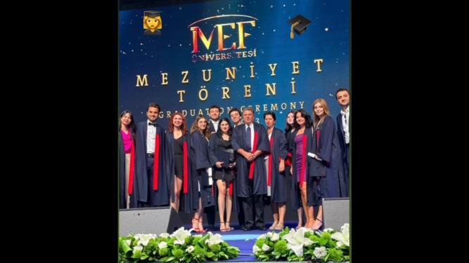mkibaroglu's tweet photo. Siyaset Bilimi &amp; Uluslararası İlişkiler Bölümümüzün sevgili öğrencileriyle hatıra fotoğrafımız.🧿☺️
Hepsinin yolları, bahtları açık olsun. Şansları bol olsun. Kendileri ve aileleri için, ülkemiz, milletimiz ve tüm dünya için yararlı çalışmalar içinde olsunlar.
@MEFuniversitesi https://t.co/2S2QRq0i9F