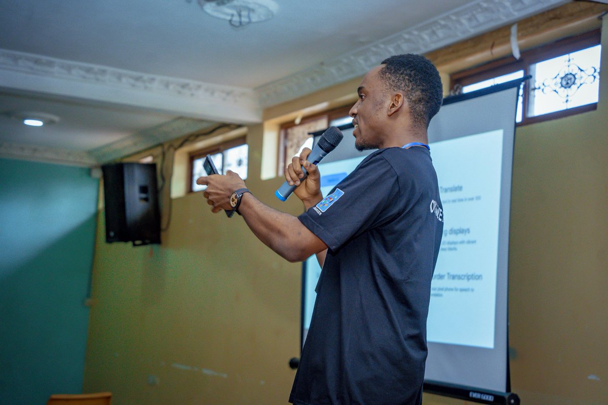 gdg_bambili's tweet photo. @yokwejuste brought in some little distraction 😜 to entertain and wake up the crowd 😉.

#GoogleIOExtendedBambili #GoolgeIOExtended #GoogleIO #GDGBambili #GDSCUBa https://t.co/lsgYhU0HAQ