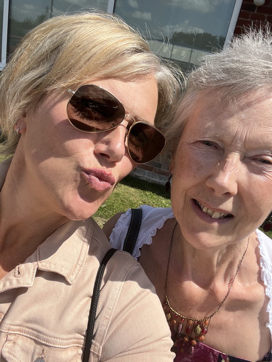 Rebecca Smith tweet media