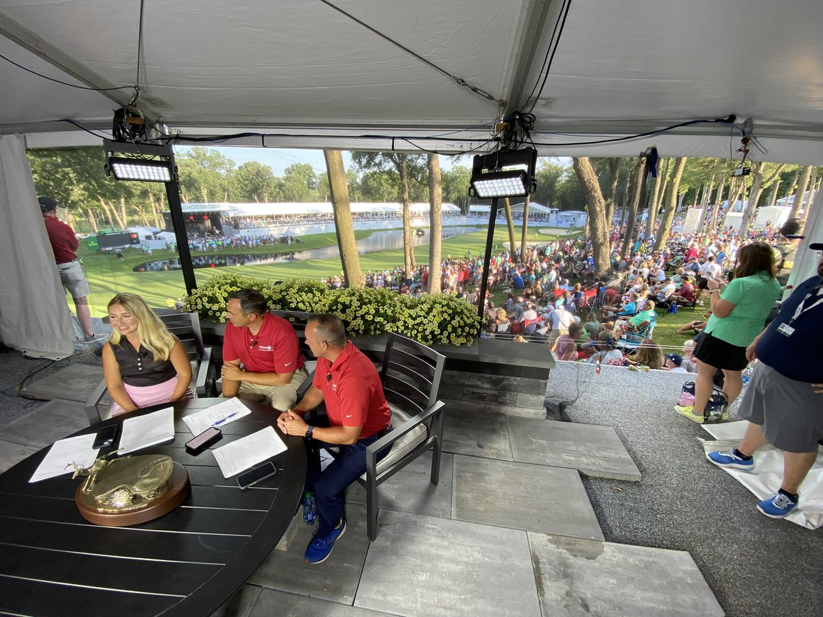 Doing a 30 minute golf show in the middle of a @dariusrucker concert! A little challenging, but it was a blast! @wqad @JDCLASSIC @andrewjlehman