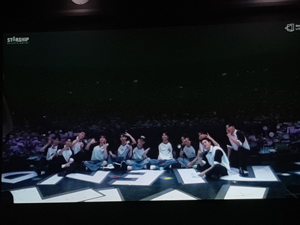DKDP91's tweet photo. Had so much fun today 🥰🥰🥰
Lets meet them in person anytime soon
Thank you masternim @hanonymouss
@shownusha92 for making the event
#MONSTAXFANCON #MONSTAX #MX_FRIENDS #MONBEBESBY #MONBEBESURABAYA https://t.co/Qjjh2o4KM8