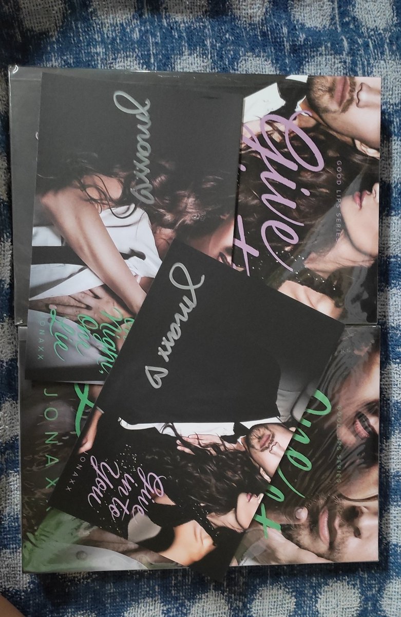 avrilmntflco's tweet photo. thank you so much Ate @HorseNiZamiel , god bless you po!! 🤍

nakauwi na po ang first jonaxx self pub books ko 🥹

gls cutie no more!

#Kinabayo #Horeceived #TaposNaPagUsapan #Horsieyuda #cheScALAMAT #JustGotTadyaked #BigayNiKabayo #Tigidig https://t.co/SLVPRmPkkw