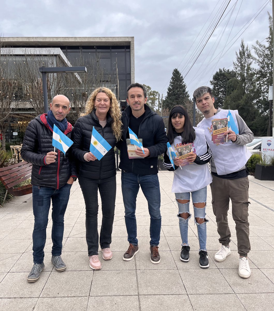 sebasneuspiller's tweet image. Compartimos la pasión por nuestro país 🇦🇷.

Con esa pasión y juntos vamos a construir el Pilar, la Provincia y la Argentina que nos merecemos. 

#9deJulio #PasiónxArgentina #PasiónxPilar