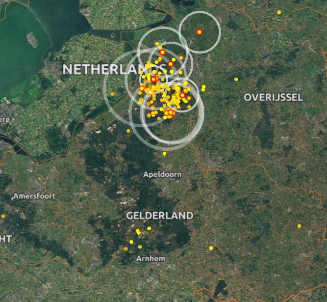 WsNL_Henry's tweet photo. Hoppa 15:50 uur in slechts luttele minuten is er nabij de noord Veluwe een forse onweersbui ontstaan wat de onvoorspelbaarheid illustreert van #Onweer #Orage #Blitz #StcNL https://t.co/q2m6ThFGe4