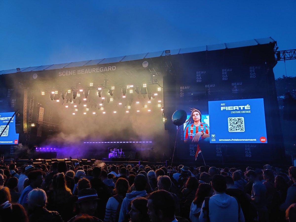 Des fans du SM Caen ont été invités à participer à un shooting pour la campagne de réabonnement du club. Certains ont vu leur photo affichée sur les écrans géants du festival Beauregard, devant des milliers de personnes. 🤩

Les photos ont également été affichées dans le centre