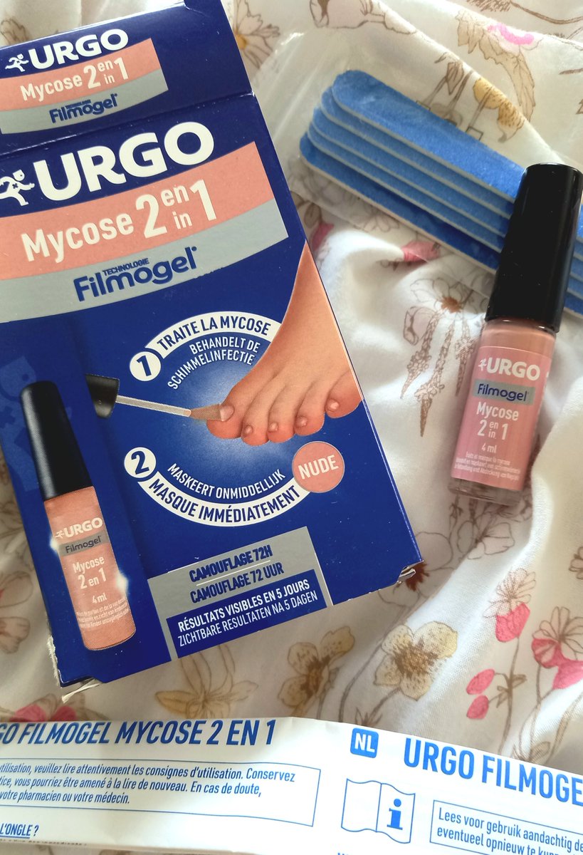 Xunette's tweet photo. J'utilise ce produit depuis quelques semaines: pas d'allergie ni de réaction bizarre. Produit nude (rose pale) petit format avec notice, texture plutôt épaisse et couvrante, sans odeur, c'est cool, bonne tenue, a voir sur le temps pour que l'ongle repousse, pratique pour l'été. https://t.co/SjtTMEid6P