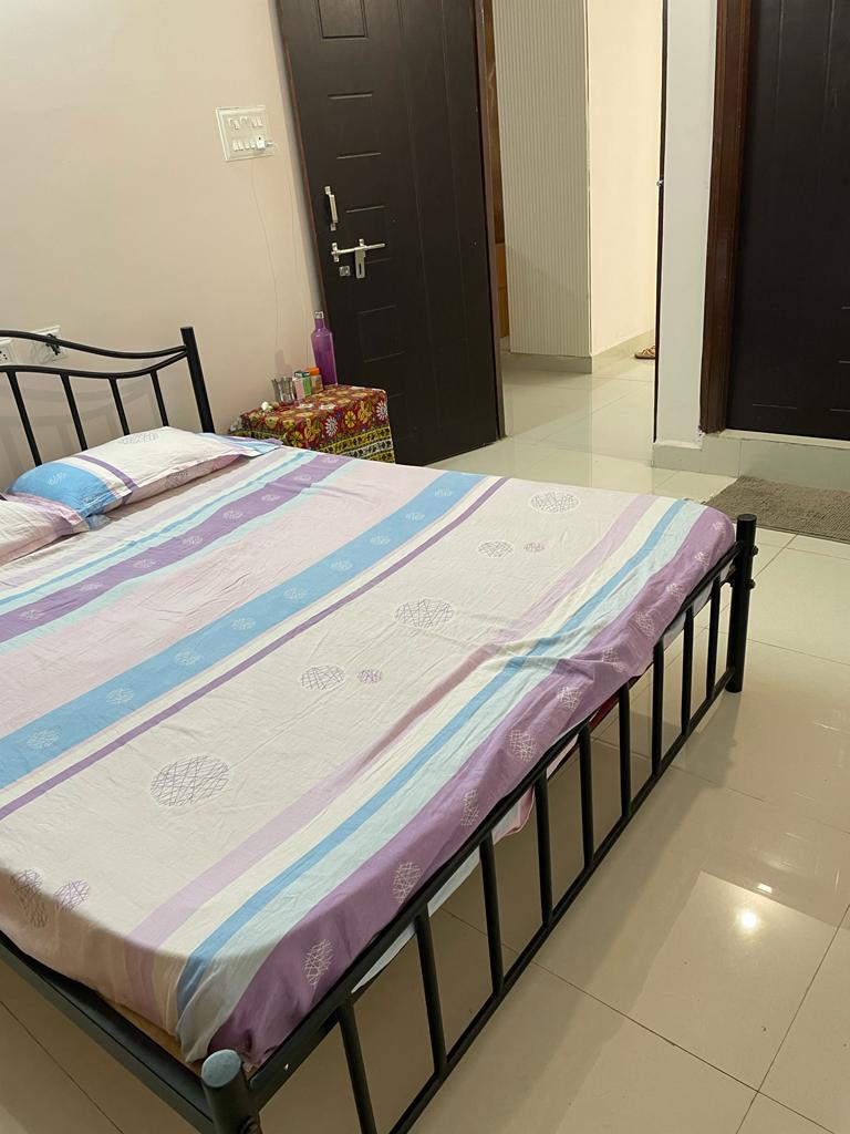 AshishK76287828's tweet photo. 2bhk spacious semi-furnished flat available in Madhapur. It's a 6 floor building with a security guard.
Area- 100ft road

Available from 1st August. 
Rent -27k+3k (maintenance)
Deposit - 2 months rent (refundable)
Brokerage- 1 Month rent (refundable)

@HiHyderabad
#hyderabadflat https://t.co/cb2LTZEebW