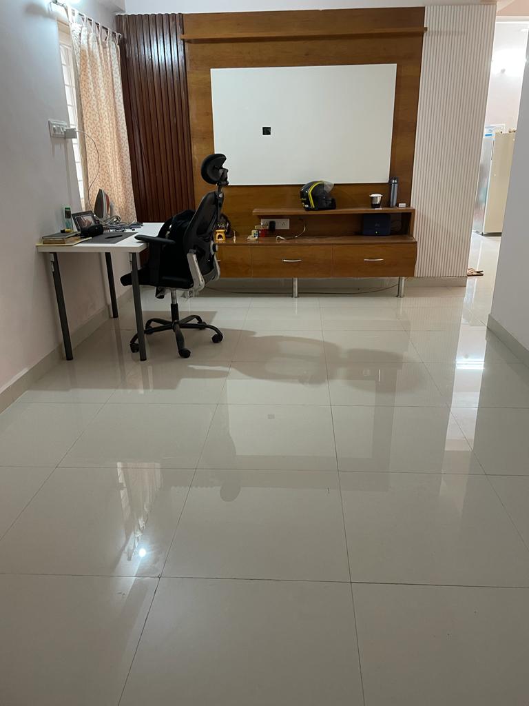 AshishK76287828's tweet photo. 2bhk spacious semi-furnished flat available in Madhapur. It's a 6 floor building with a security guard.
Area- 100ft road

Available from 1st August. 
Rent -27k+3k (maintenance)
Deposit - 2 months rent (refundable)
Brokerage- 1 Month rent (refundable)

@HiHyderabad
#hyderabadflat https://t.co/cb2LTZEebW