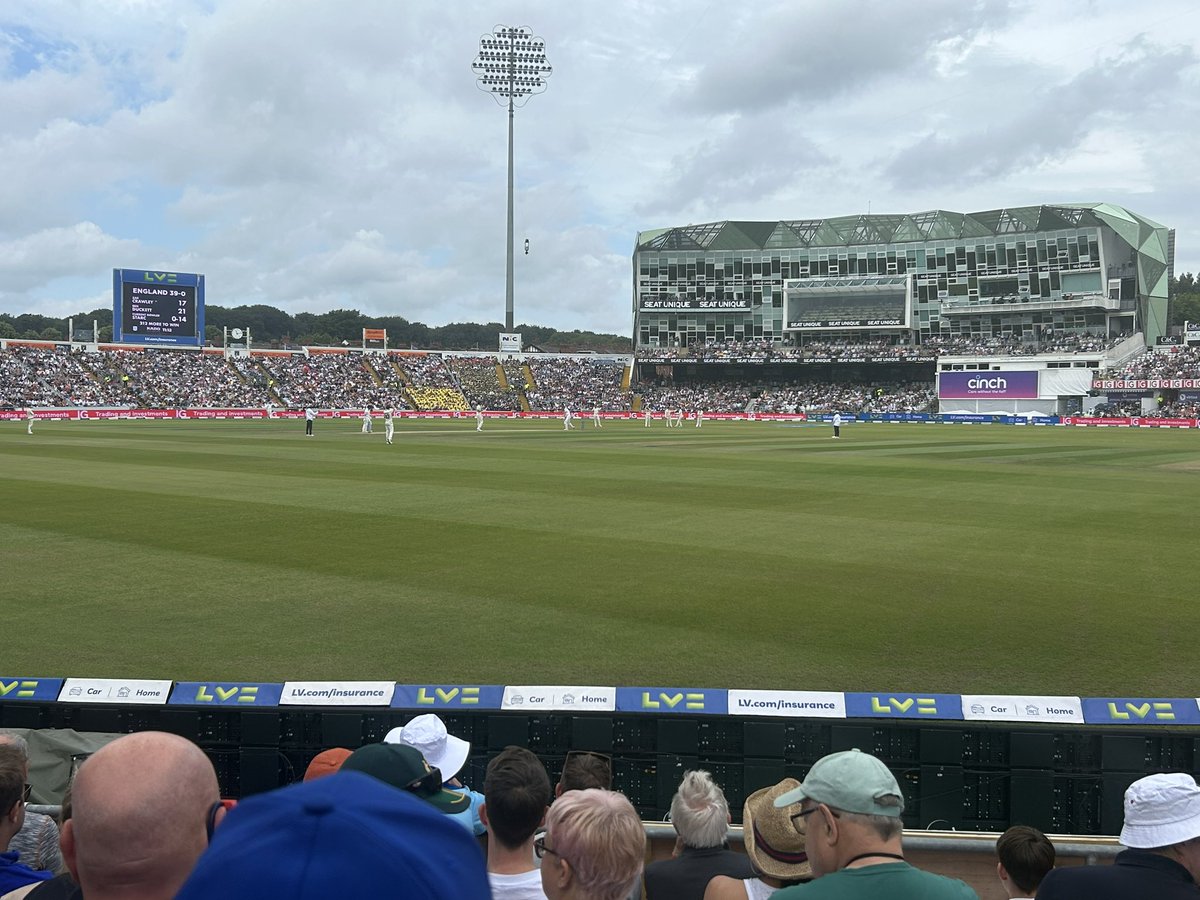 RichardJHoare's tweet photo. Still in the balance but hoping to bring the W home at Headingley 🤞 https://t.co/9Ik0BllCga