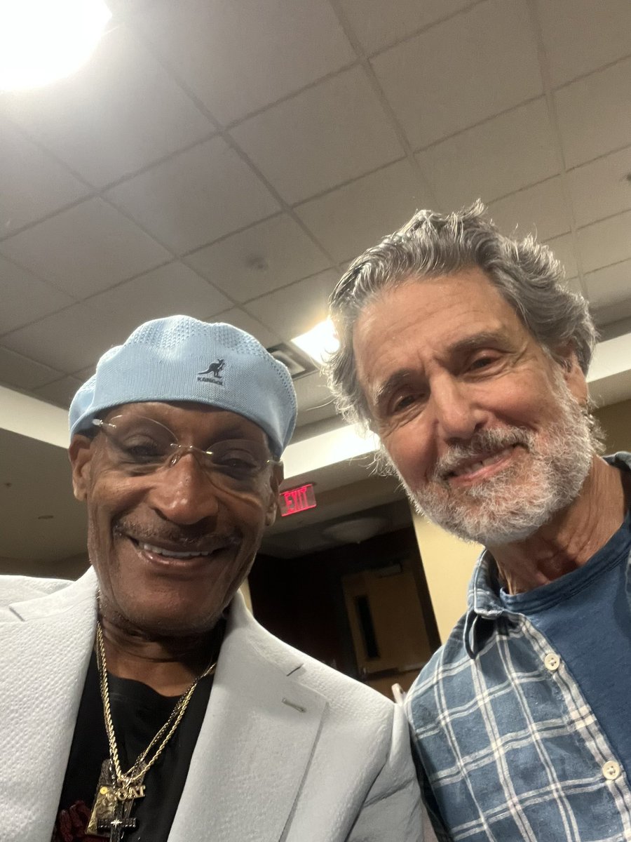 sarandon_chris's tweet photo. The great Tony Todd and I at The Morgue & Krypt Festival in Albuquerque! #albuquerque #newmexico #tonytodd #morgueandkrypthorrorfest #CandyManMovie https://t.co/VMoyyNlmhz