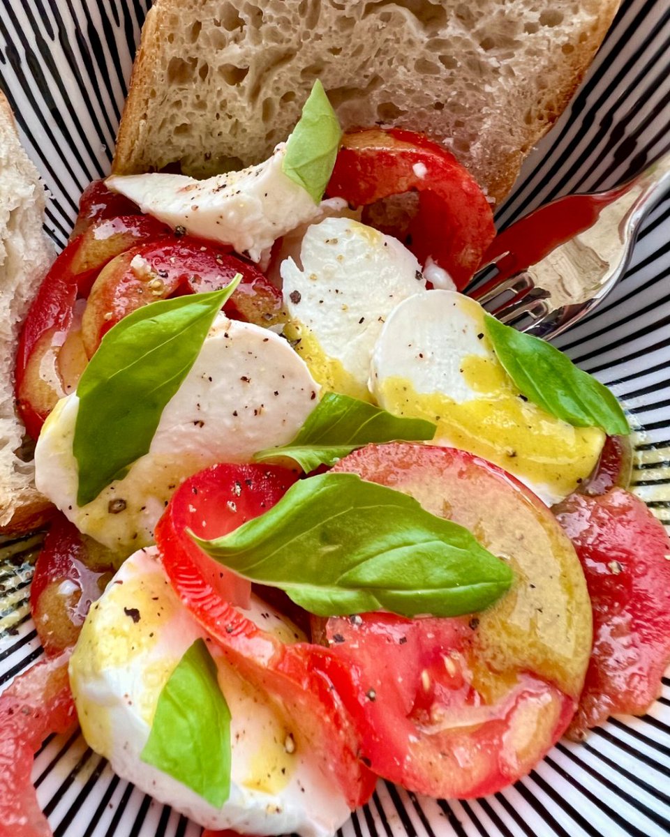 There's something beautiful about simple, fresh ingredients coming together. This bowl boasts ripe tomatoes, creamy mozzarella, and sourdough bread, all tied together with a garlic basil vinaigrette. And the finishing touch is freshly cracked peppercorn from a FinaMill.