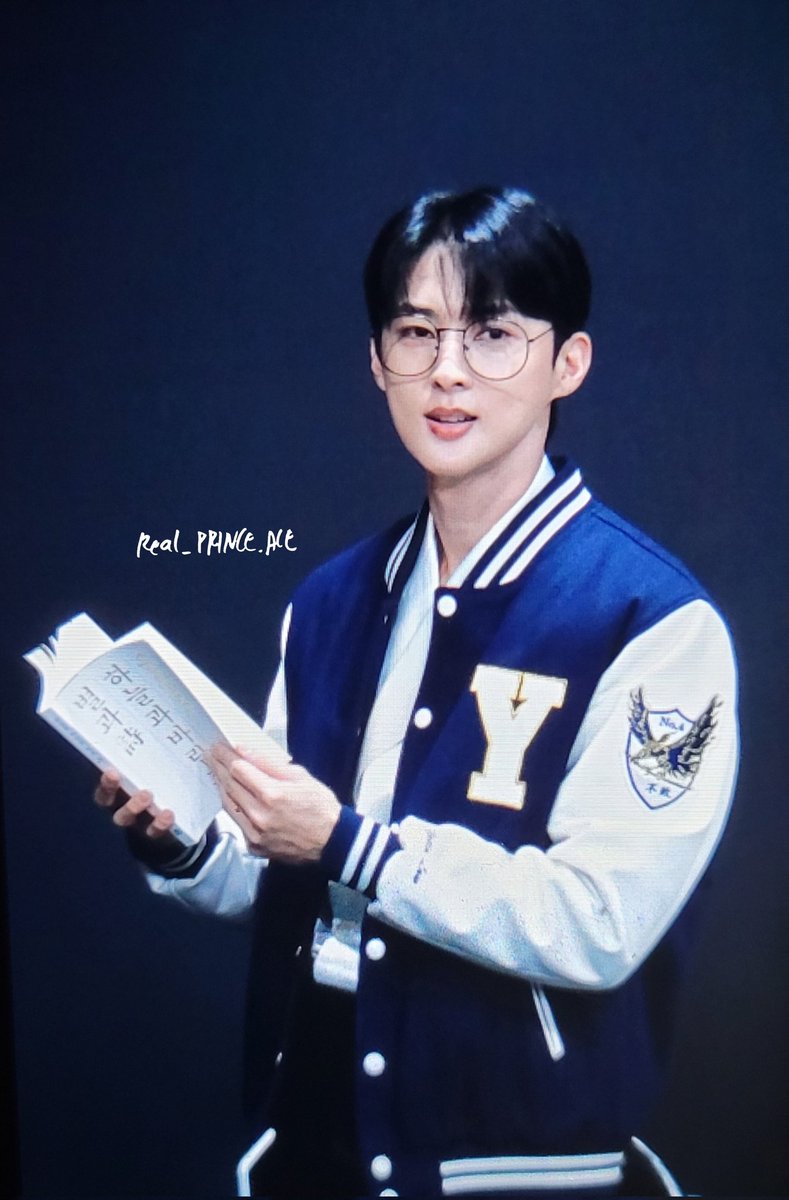 HeartForJWY_828's tweet photo. 230709 인사이드레코드 디자이너 팬사인회 프리뷰
Inside Record Designer fansign preview

#VAV #Ace #JangWooyoung
#에이스 #장우영 #디자이너 https://t.co/6cnnK1PTS5