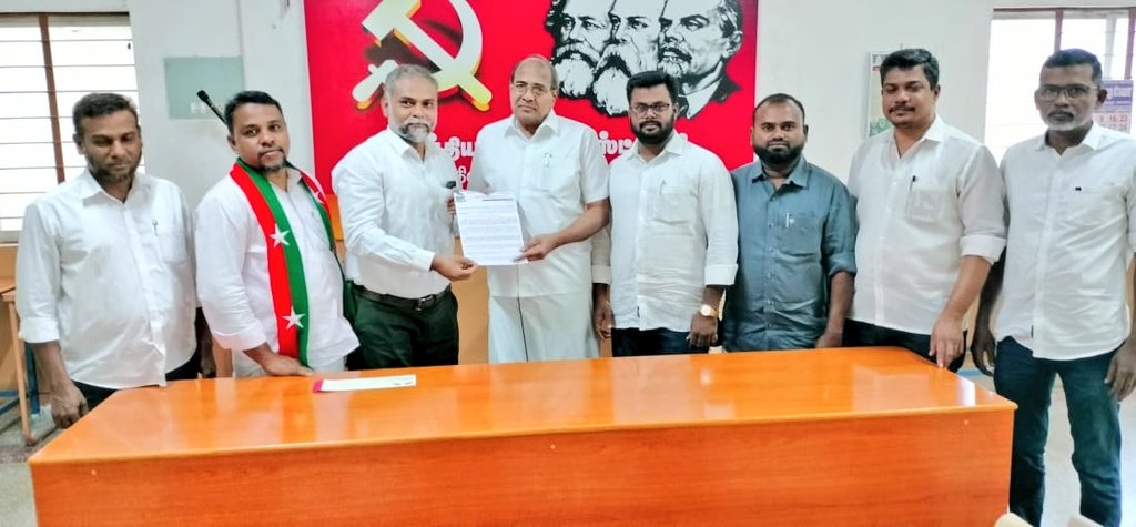 Harrisbabu555's tweet photo. இந்திய அரசியலமைப்பிற்கு எதிரான பொது சிவில் சட்டத்தை பாராளுமன்றத்தில் எதிர்க்க வேண்டும் - திருப்பூர் பாராளுமன்ற உறுப்பினர் திரு.கே.சுப்புராயன் எம்.பி., அவர்களிடம் SDPI கோரிக்கை! #RejectUniformCivilCode
#BJPHatePolitics
#civillaw #people
#SDPITamilnadu
#SDPITiruppur https://t.co/ntVFiKFyRq