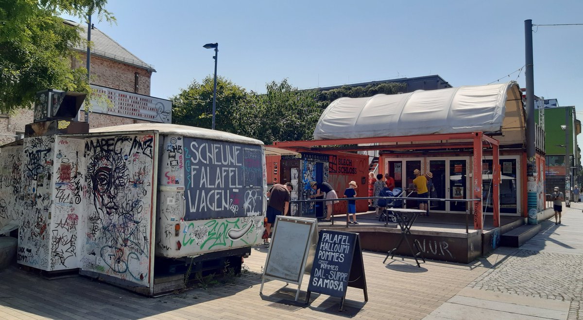 TorstenAbel1's tweet image. Den beliebten Falafelwagen gibt's weiter auf dem #Scheune-Vorplatz.
#DresdenNeustadt #Dresden