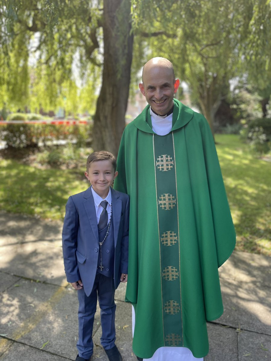 sonbxx's tweet photo. Keegan making his 1st Holy communion @HFHalewood  👏🏼👏🏼⭐️⭐️ https://t.co/eq4u8ke0An