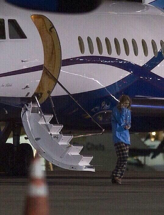 blessedswifty's tweet photo. 15 years ago today, “Last Kiss” was born.

Taylor Swift at the Airport and Jonas Brothers’ “Burnin’ Up Tour”. https://t.co/7rJFYpyXe2