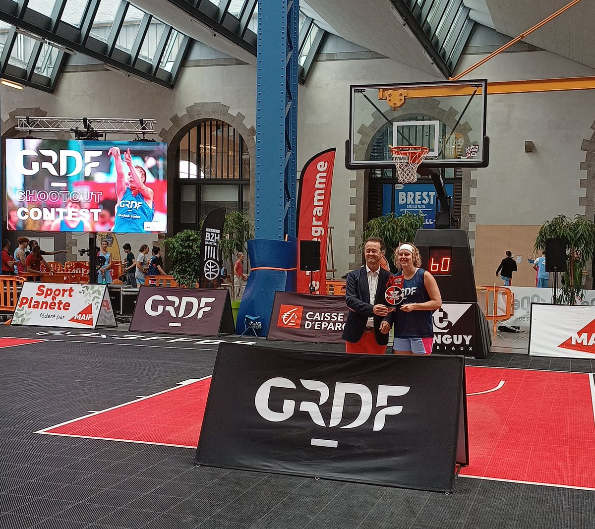 Bravo à <a href="/WadouxZ/">Zoé Wadoux</a> pour sa victoire au GRDF shootout contest de #OpenPlusBrest #SuperLeague3x3 <a href="/3x3ffbb/">3x3 FFBB</a> ...et 1/2 finale à suivre pour son équipe RIP FAM