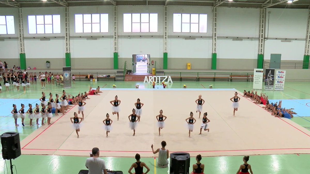 ingeniojoven's tweet photo. El Club Arotza Ingenio derrocha talento en el "Festival de Verano".

El acto sirvió de entrenamiento para el Campeonato de España.

📷 más información en: https://t.co/5RbsUse7Id

#villadeingenio #gimnasiaritmica https://t.co/xGidGrFoV9