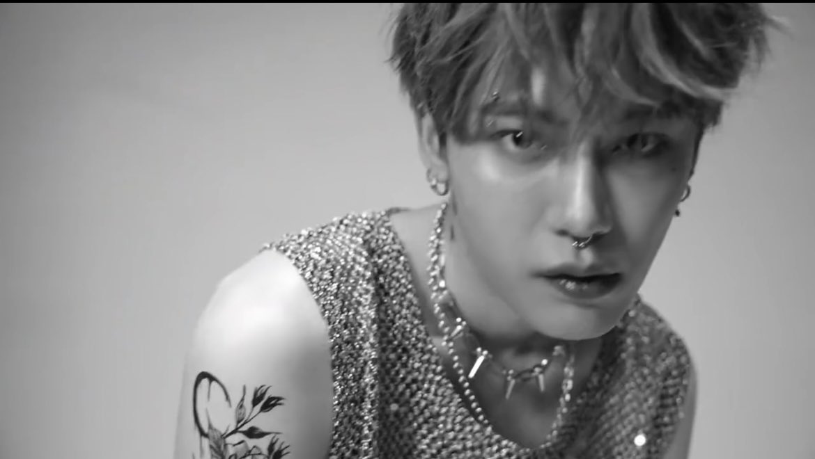 saraaaaah_BP's tweet photo. The tattoo reminds me of my previous one. 🌹@bb0un
#BOUNcalender2024 https://t.co/EELGEtN4oq