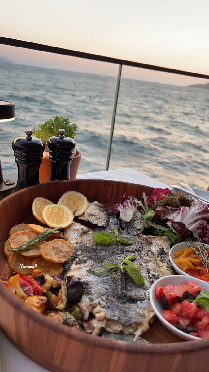 dr_noooneee's tweet photo. #sundayvibes
Lunch at #novikov /Bodrum 😍😋👌🏼
غداء بإطلالة ولا أروع من مطعم نوڤيكوڤ في ياليكاڤاك / بودروم https://t.co/5LbHvOd77I