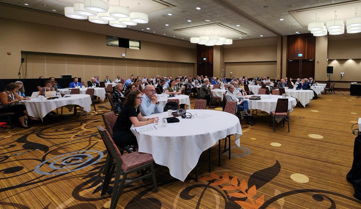 Seedgrowers's tweet photo. Our ED, Doug Miller speaks to the delegates about Seed Regulatory Modernization (SRM).
#ChooseCertifiedSeed #CdnAg
Notre directeur exécutif, Doug Miller, s'adresse aux délégués sur la Modernisation de la réglementation des semences (MRS) #ChoisirSemenceCertifiee https://t.co/sFMdeNqXRq