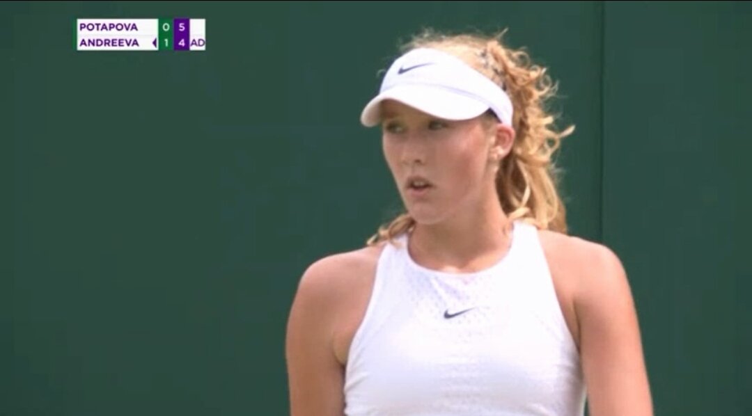 Robertoortegask's tweet photo. La tenista 🇷🇺 rusa, Mirra #Andreeva tiene tan sólo 👉16 años👈 y su tenis fluye bastante en el césped de #Wimbledon, hoy derrotó a Potapova por 6-2//7-5.
#Wimbledon2023. 🎾 https://t.co/WvlZx99ISC
