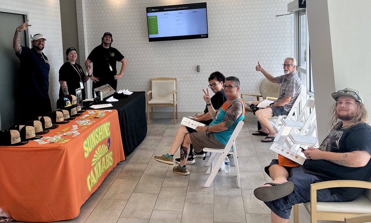SunshineCannab2's tweet photo. Appreciate all the #SunshineFam & #Trulievers for coming to the #Sunshine710 festivities at the 3 participating #Florida @Trulieve locations 💚☀️🏆✨🙏🏽Hope everyone had an amazing time . #SunshineCannabis #FloridaBrand #Trulieve #Concentrates #Happy710 #710Holiday #Wax #Shatter https://t.co/3ky24ilD0o