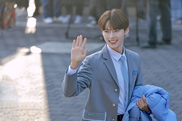 wsusuna's tweet photo. #BloomWithSunghanbin
#SUNGHANBIN go for new future! Fighting!
#성한빈
연습생 성한빈 https://t.co/JfGZEzprh4