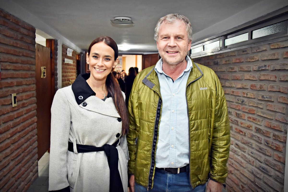 pjgalimberti's tweet photo. @evacarrozzo fue reina del carnaval de #Gualeguaychú pero adquirió notoriedad cuando, en 2006, visibilizó el reclamo por la instalación de las papeleras, desfilando frente a los Presidente del mundo con un cartel que decía «Basta de Papeleras Contaminantes». https://t.co/Oou3zXrIEk