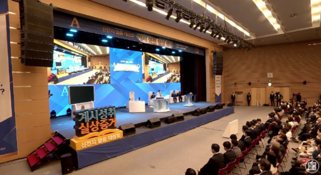 광주 신천지 말씀대성회 1500여명 신앙인 참석,  
"신천지 말씀 배우고 전해야겠다는 확신 들어"
-강의후 목회자 인터뷰 中-

m.blog.naver.com/younghanarin/2…

#신천지 #신천지이만희 #이만희 #신천지이만희총회장 #하나님 #예수님 #천국 #요한계시록 #계시록 #성경 #말씀 #신천지말씀대성회 #광주말씀대성회