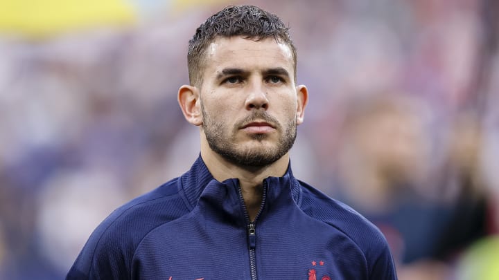 MercatoPlein's tweet image. 🚨 À son atterrissage à Paris, la valise de Lucas Hernandez s'est ouverte au pied de l'avion. 

Une quinzaine de maillots de l'Olympique de Marseille s'en seraient échappés... 🥶

(Coelho)

#psg #welcomehernandez