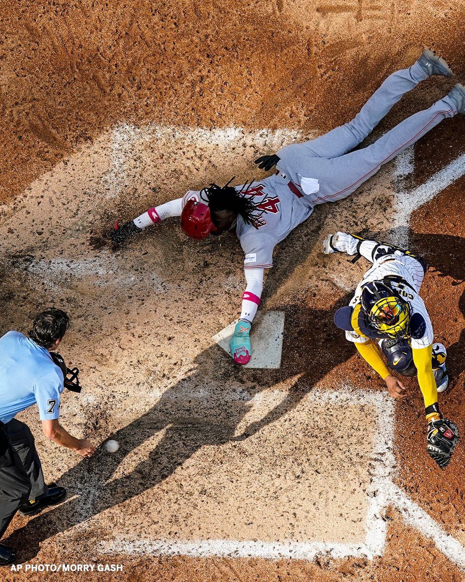 nut_history's tweet image. This photo from Elly De La Cruz stealing home yesterday is badass