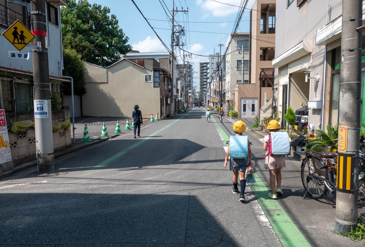 Six year olds walking home from school, on their own, is one of those things the rest of the world understands as normal but the US sees as criminal