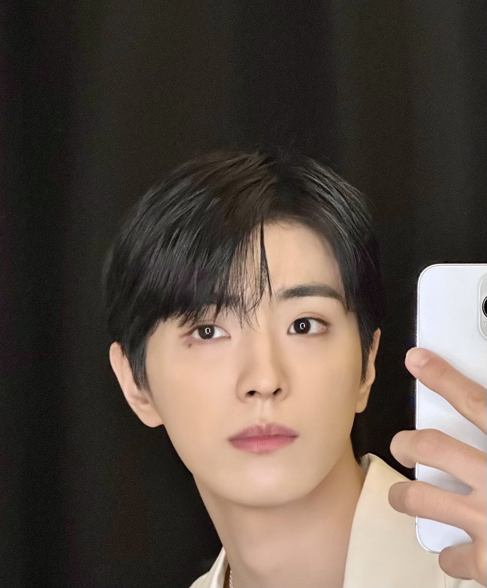 잘자용🥰

#CIX #FIX #용희 #김용희 #픽스잘잘 #안뇽 #월요팅