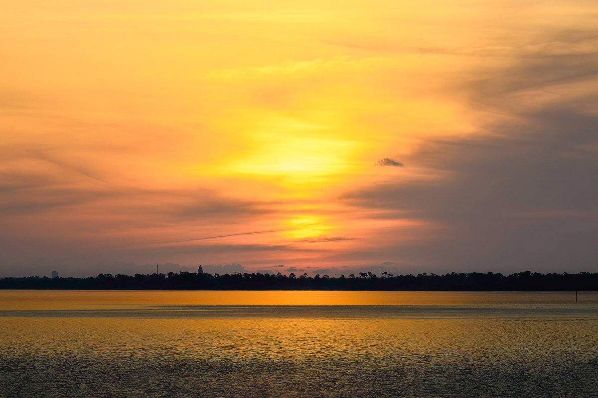 A Space Coast Sunrise on the Indian River
#sunrise #IndianRiver #ThePhotoHour #StormHour