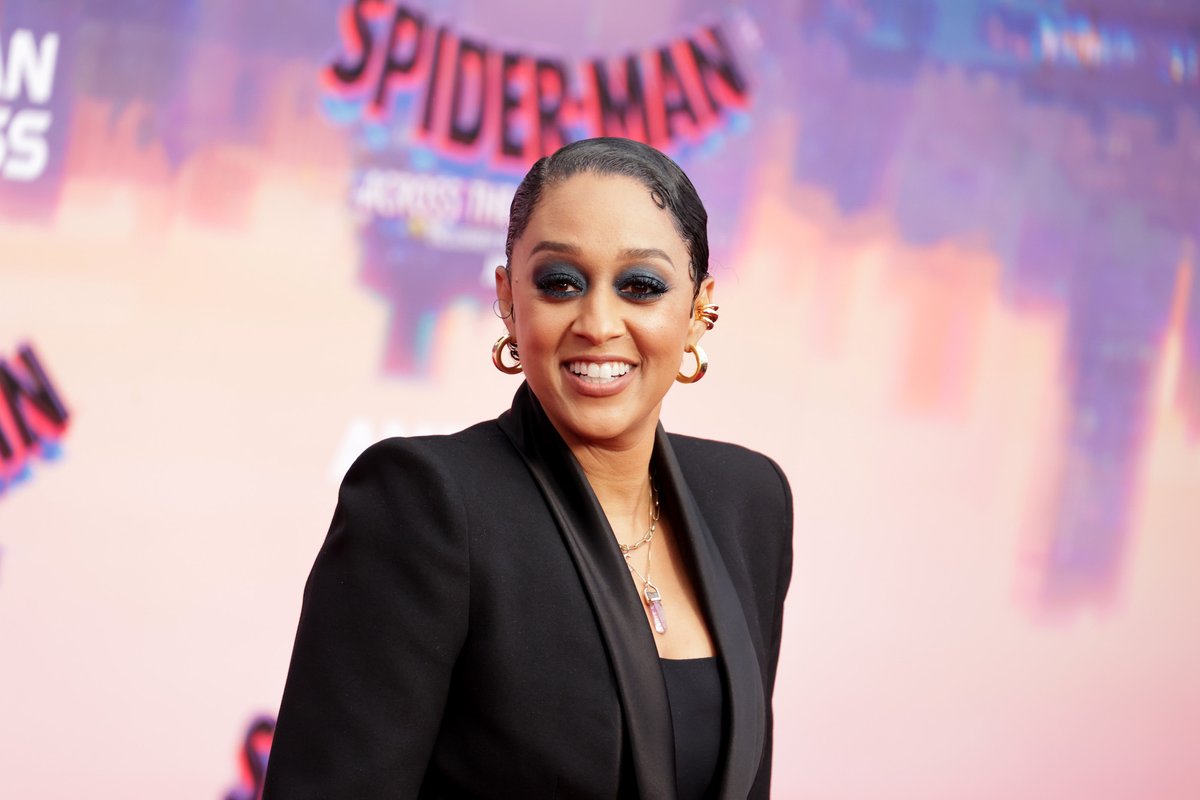 Tia Mowry celebrates 45th birthday without twin sister Tamera https://t.co/8eQ6ECEbvs https://t.co/7j8927HxI7