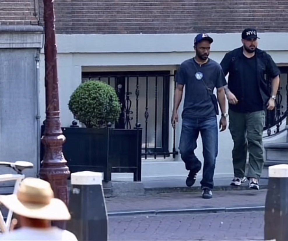 Frank Ocean and his friend in Amsterdam

Frank has bought an apartment in Amsterdam and is rumored to be recording the rest of his new album there https://t.co/RG3U5JsYdB