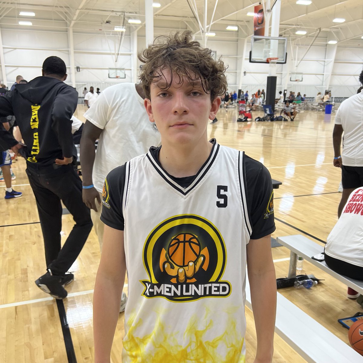 IsaacDennis_2's tweet photo. ‘27 Dooney Johnson, ‘26 Ladell White and ‘26 Tyler Michalak powered @xmenunitedbb to an impressive win and they will advance to the 15U championship game vs MidPro South. @ny2lasports https://t.co/0Ovam8wUi6