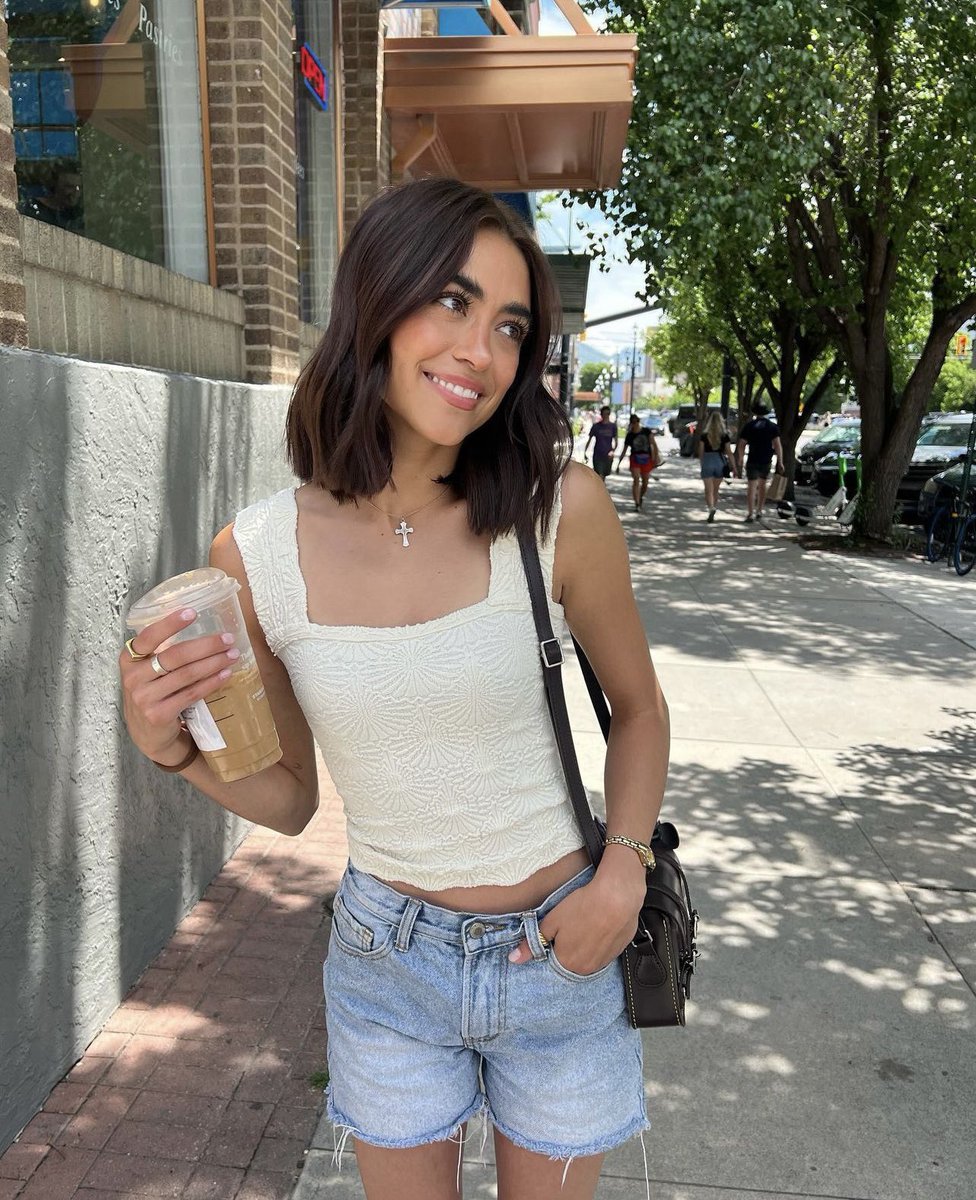 retweet if you think I’m pretty 🥰