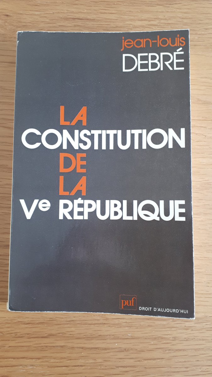 #ChallengeDeGaulle Un livre datant de 1975, devenu difficile à trouver, mais essentiel : les travaux sur la Constitution de la Vè République, de la première réunion du 12 juin 1958 à la finalisation du texte. @PatrickSamuel06 @TardieuCh @Gaullisme_Fr @AGaullisme #gaullisme