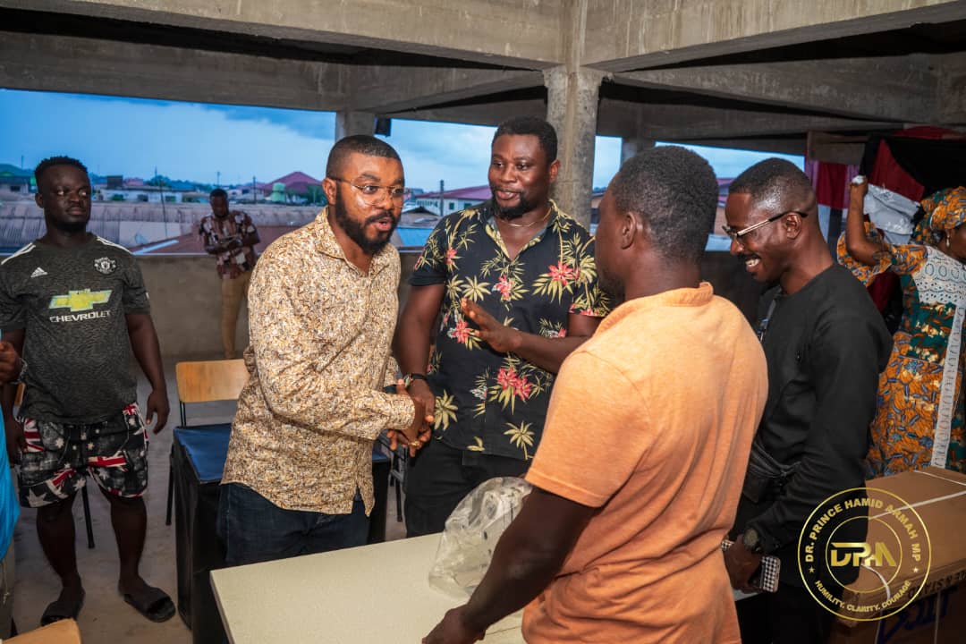 Bagya_Nurudeen's tweet photo. In furtherance of my continuing support towards the development of youth groups and enterprises in my beloved Kwesimintsim Constituency, I presented 3 computerized industrial sewing machines; two(2) to the Canada Fancy Club 2k19, the only fancy club in my beloved constituency and the other to a young entrepreneur to support his business, in fulfilment of an earlier promise I made to him.

The two industrial sewing machines presented to the Canada Fancy Club add to a full set of musical instruments I presented to the group last year. 

I am optimistic that these donations will contribute immensely towards the advancement of the group as I look forward to joining them for their 5th Anniversary celebration in August and this year's masquerade festival. Come join us and let's celebrate together.
Canada Fancy Club 🇨🇦 - Y3 Gyena Mu. —  Dr Prince Hamid Armah MP (@drprinceharmah).

#DPHA
#Kwesimintsim
#forGodandCountry 
#fortheGoodofKwesimintsim